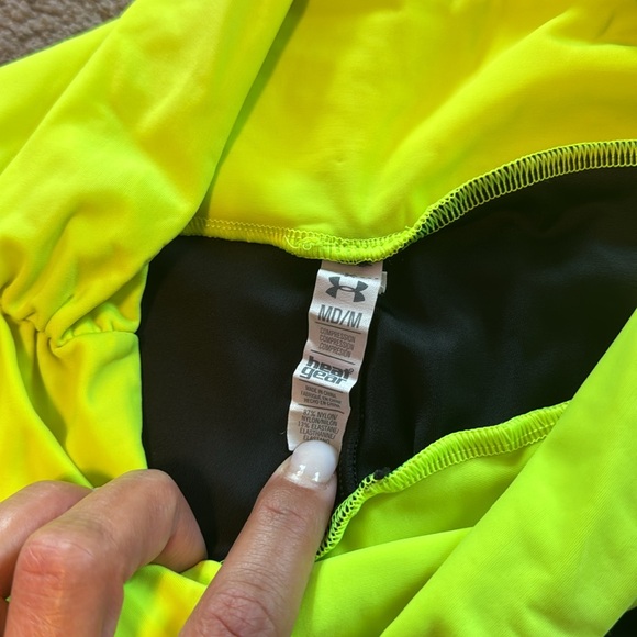Under Armour Capri’s- Size Medium- Used- Like New- Worn 1-2 times - Picture 5 of 5